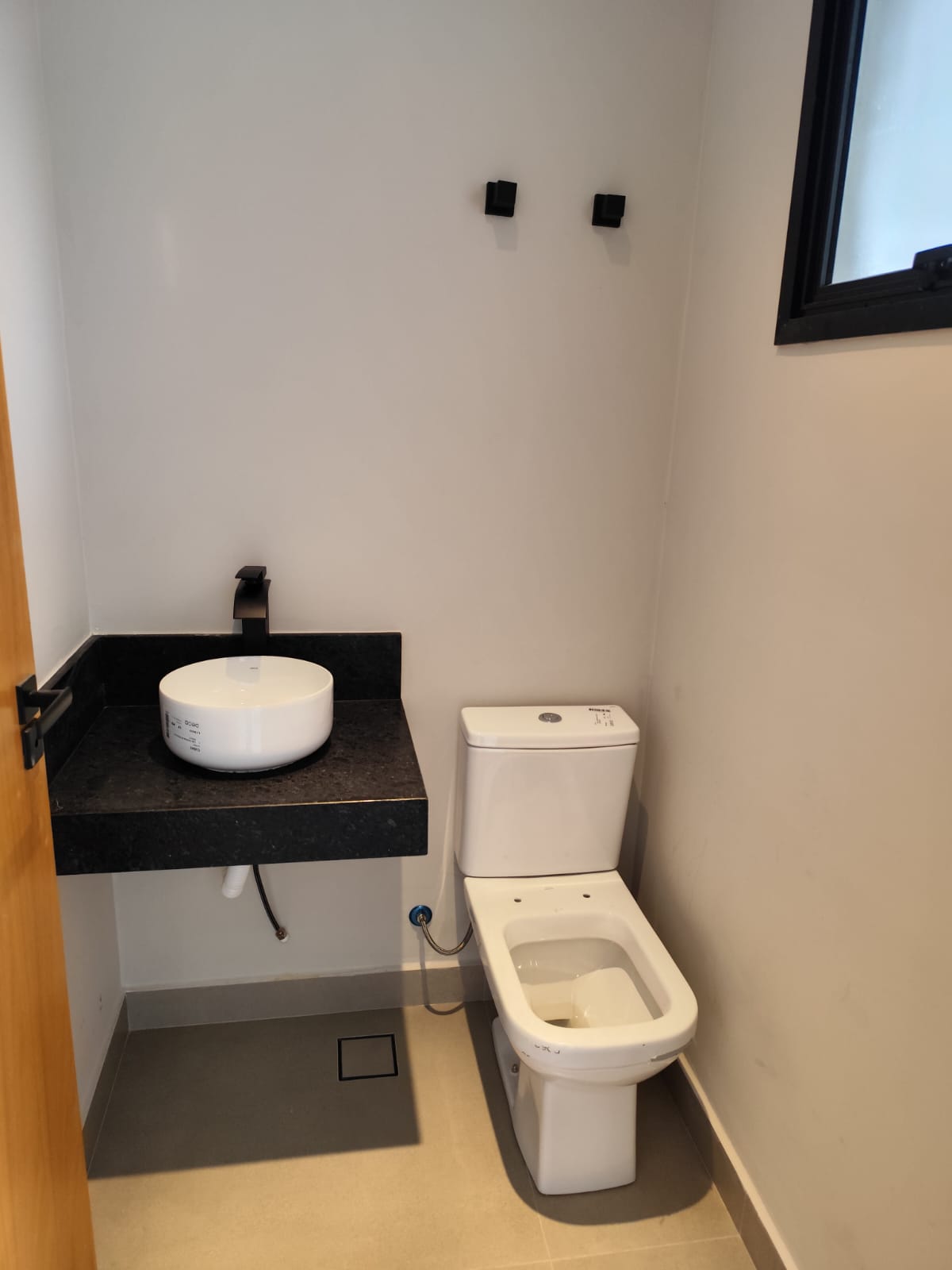 foto do anúncio Casa à venda no Jardim Chamonix, região Leste de Londrina/PR. Residência nova com 161m² de construção em terreno de 250m², pronta para morar!